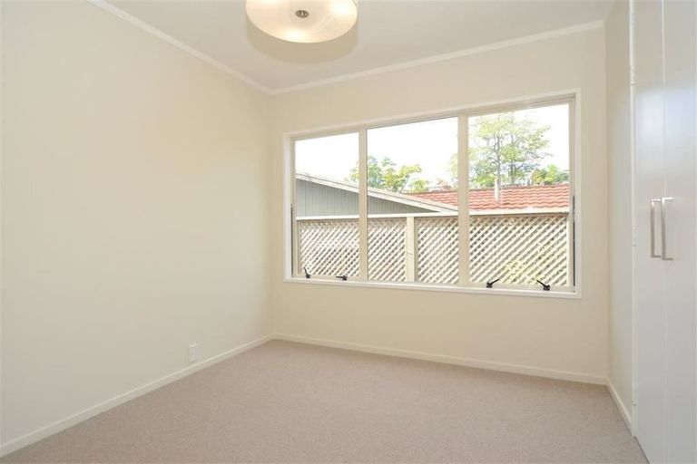 Photo of property in 27 Mcmillan Place, Mellons Bay, Auckland, 2014