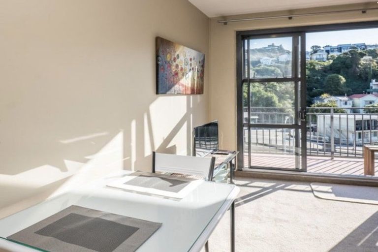 Photo of property in Atrium Towers, 6n/154 The Terrace, Wellington Central, Wellington, 6011