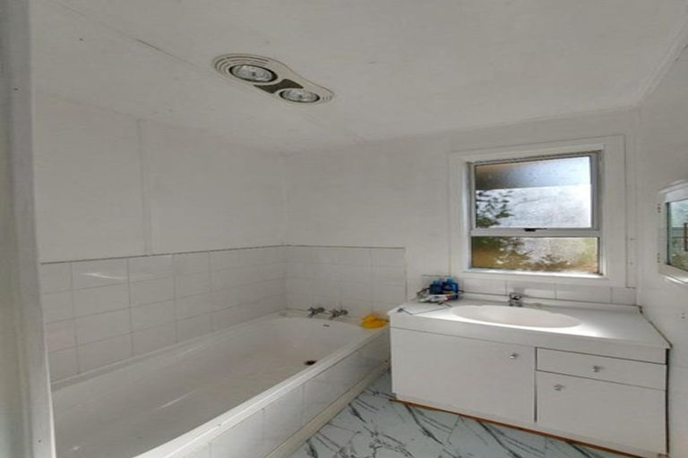 Photo of property in 132 Pioneer Road, Moturoa, New Plymouth, 4310