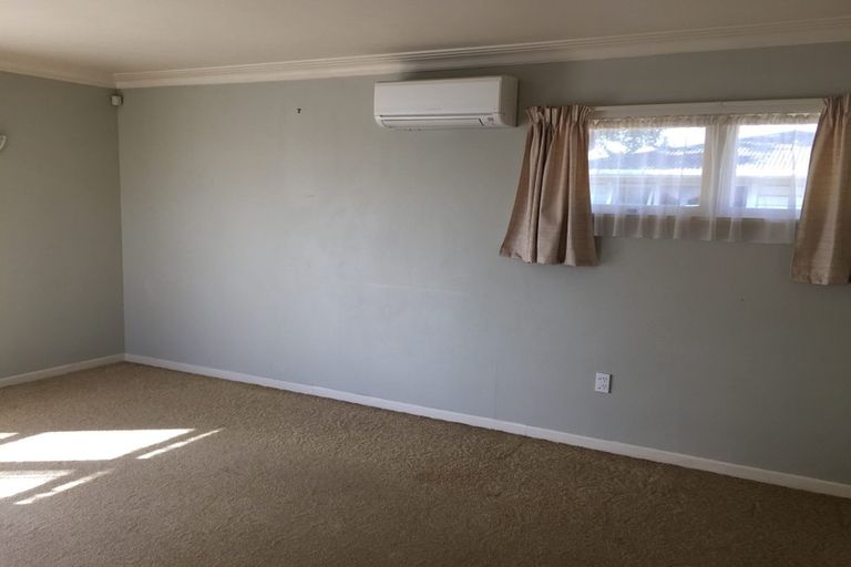 Photo of property in 12 Cross Street, Papakura, 2110