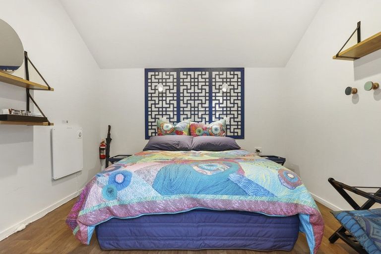 Photo of property in 27 Turanga Road, Henderson Valley, Auckland, 0612