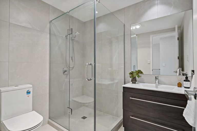 Photo of property in 21c Roseberry Avenue, Birkenhead, Auckland, 0626