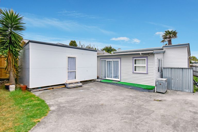 Photo of property in 18 Mcleod Road, Weymouth, Auckland, 2103