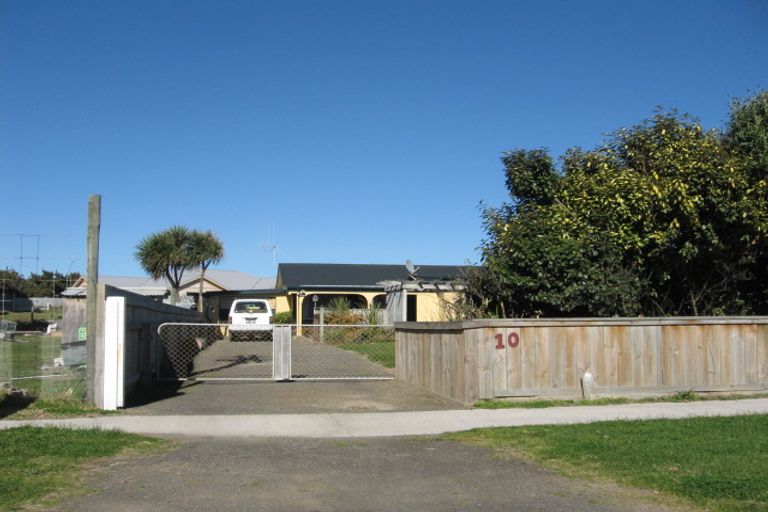 Photo of property in 10 Himatangi Street, Himatangi Beach, Foxton, 4891