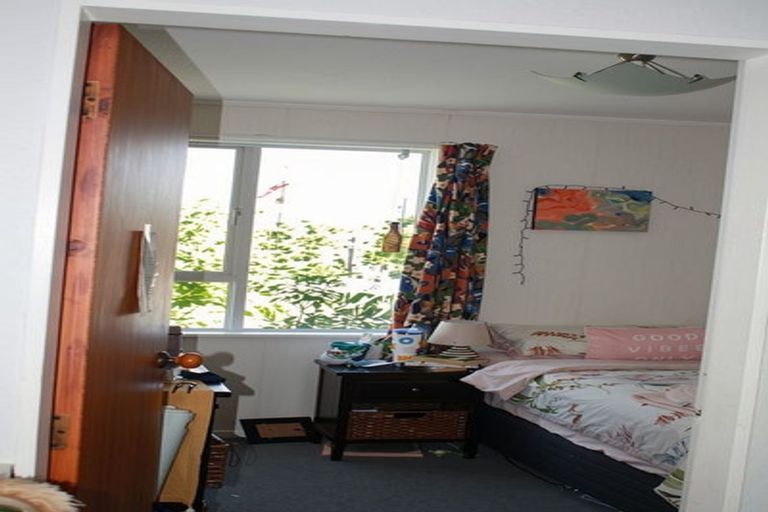 Photo of property in 2/51 Singers Road, Korokoro, Lower Hutt, 5012