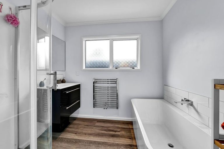 Photo of property in 11 Roto Street, Westown, New Plymouth, 4310