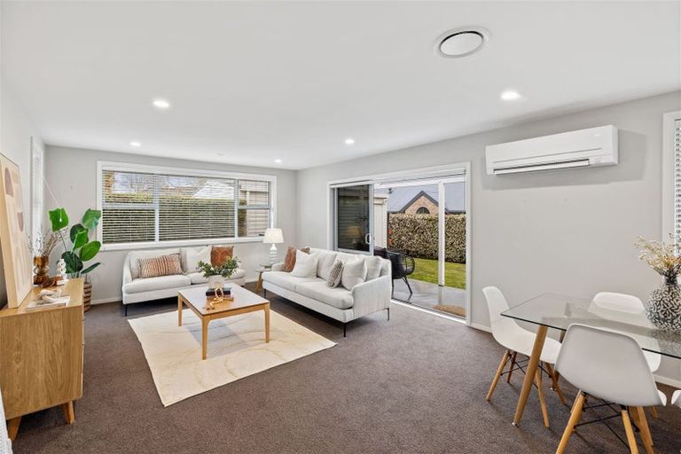 Photo of property in 2/57 Mcfaddens Road, St Albans, Christchurch, 8052