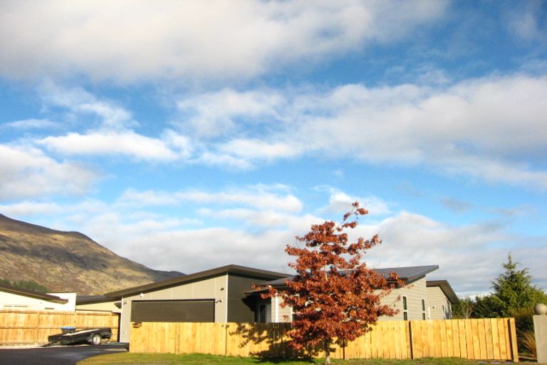 Photo of property in 16 Haddow's Place, Lake Hayes, Queenstown, 9304