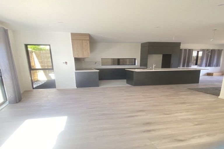 Photo of property in 50c Barbados Drive, Unsworth Heights, Auckland, 0632