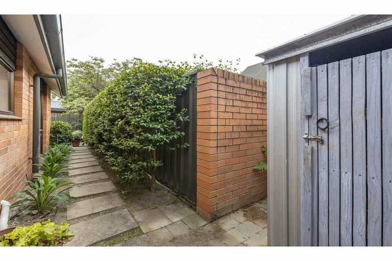 Photo of property in 2/35 Glenburn Place, Avonhead, Christchurch, 8042