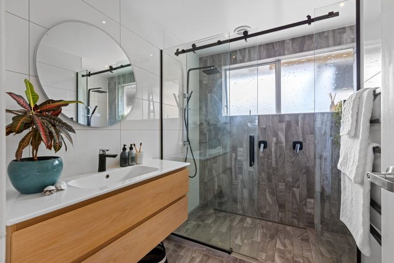 Photo of property in 2/59 Hatton Road, Orewa, 0931