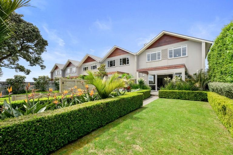 Photo of property in 250a Courtenay Street, Strandon, New Plymouth, 4312