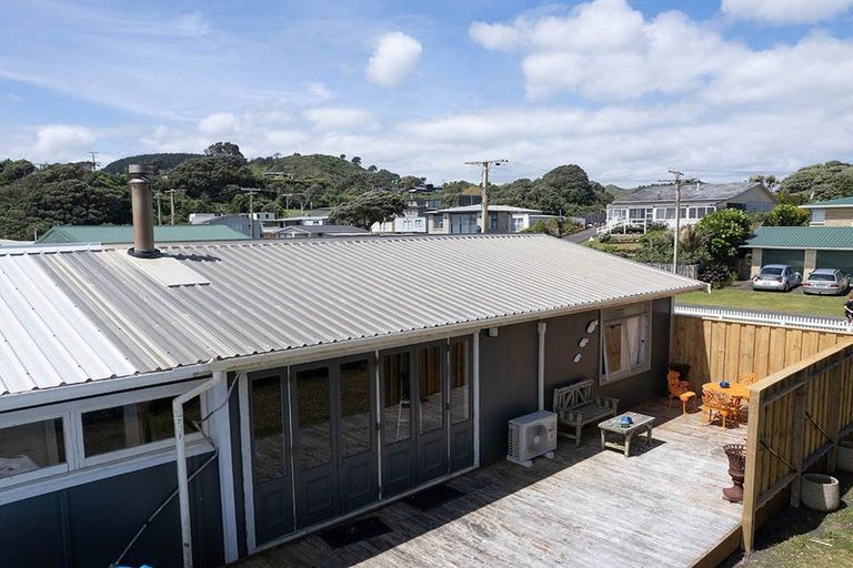 Photo of property in 8 Point Road, Mokau, 4376