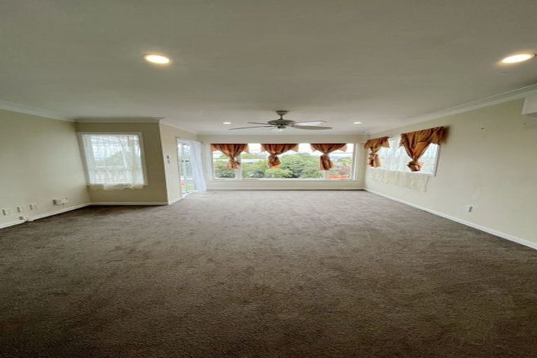 Photo of property in 42 Tiroroa Avenue, Te Atatu South, Auckland, 0610