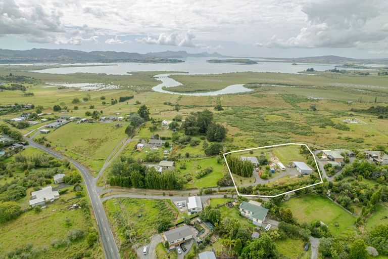 Photo of property in 32 Toetoe Road, Otaika, Whangarei, 0170