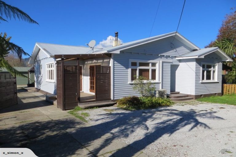 Photo of property in 140 Commercial Street, Takaka, 7110