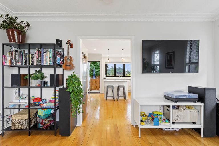 Photo of property in 6 Claridge Street, Glen Eden, Auckland, 0602