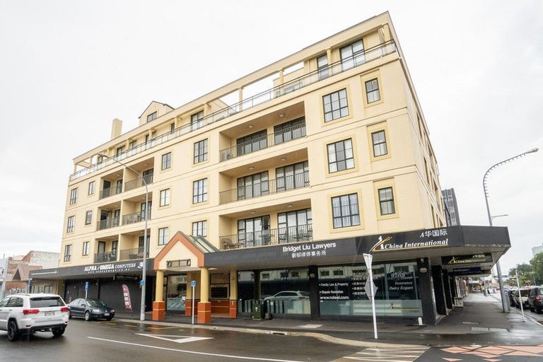 Photo of property in Maddison Apartments, 1/6f Queen Street, Palmerston North, 4410