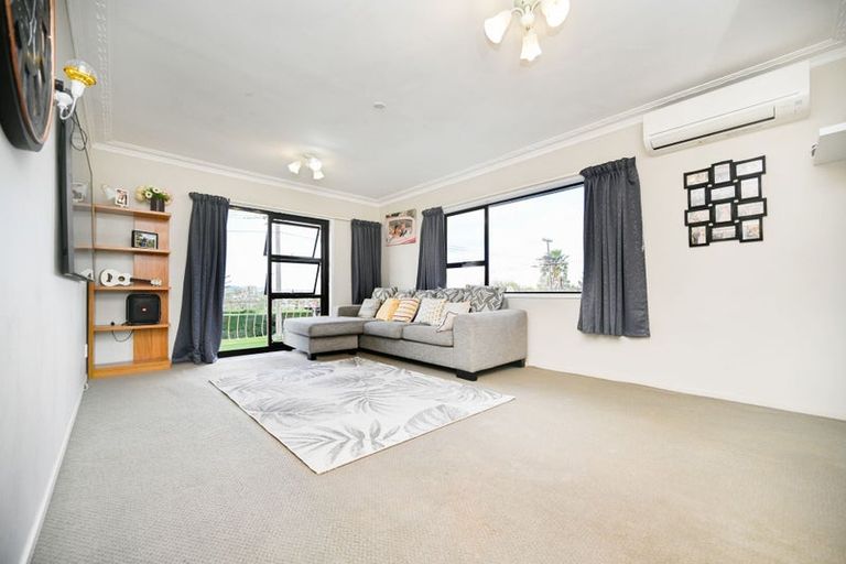 Photo of property in 1/2 Northall Road, New Lynn, Auckland, 0600