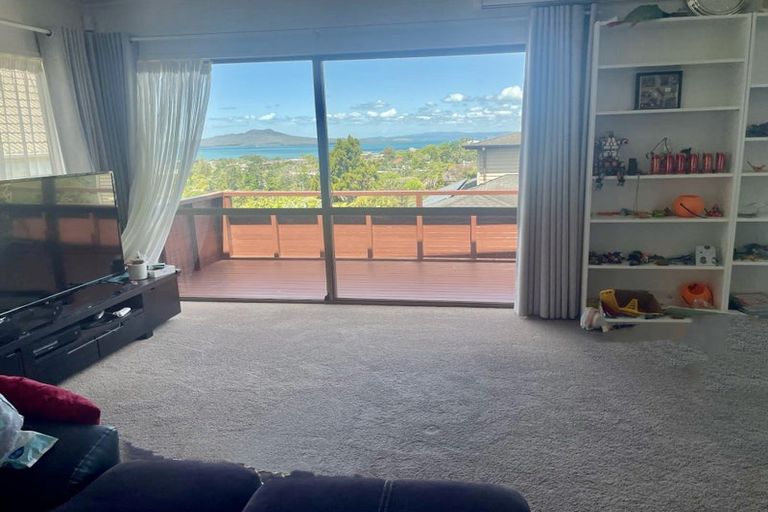 Photo of property in 2/55 Aberdeen Road, Castor Bay, Auckland, 0620