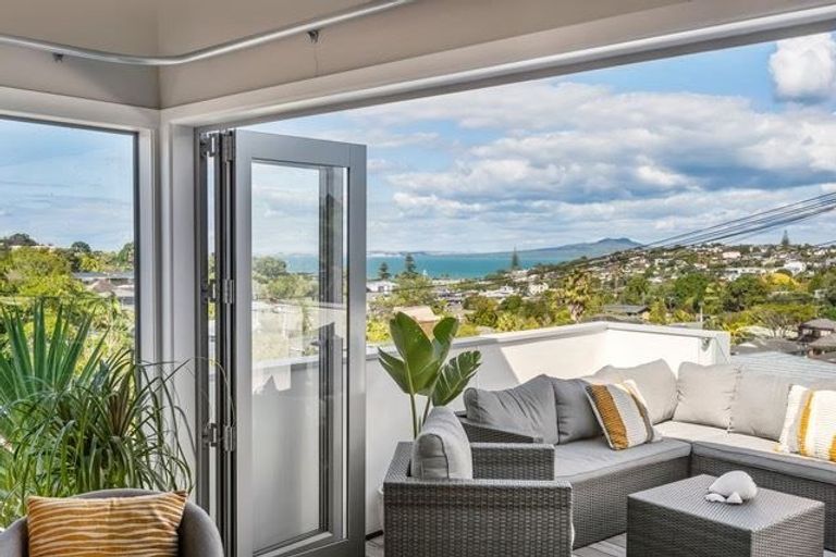 Photo of property in 2/21 Hythe Terrace, Mairangi Bay, Auckland, 0630