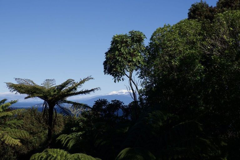 Photo of property in 2 Whakamoenga Point, Acacia Bay, Taupo, 3385
