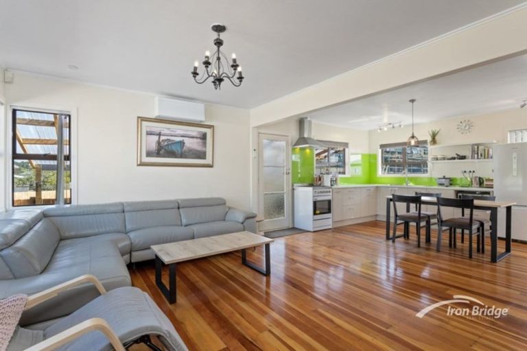 Photo of property in 5 Mavis Place, Beach Haven, Auckland, 0626