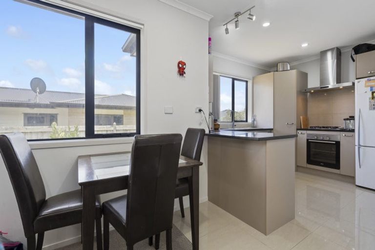 Photo of property in 12a Frederick Place, Whalers Gate, New Plymouth, 4310