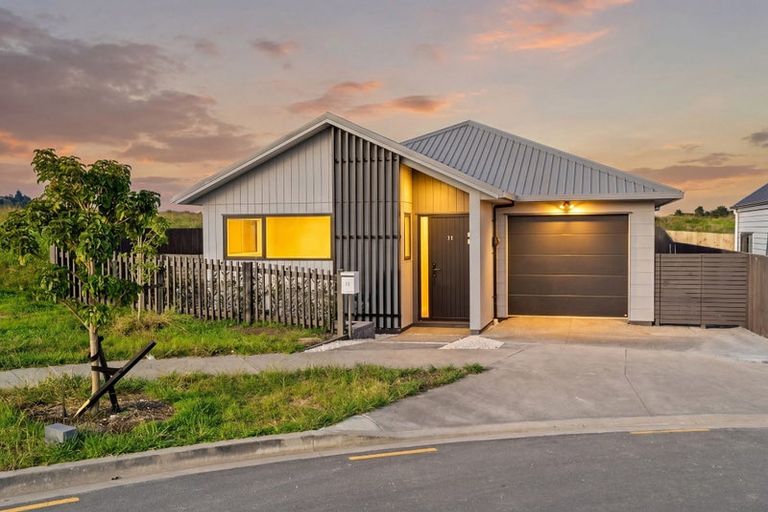 Photo of property in 98 Huanui Drive, Wainui, 0992