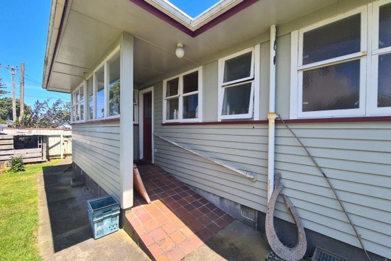 Photo of property in 17 Fox Street, Opunake, 4616
