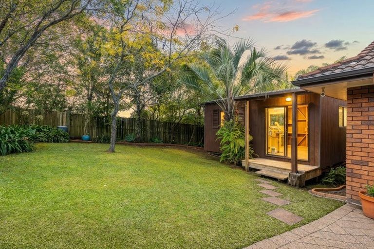 Photo of property in 1 Crestview Place, Browns Bay, Auckland, 0630