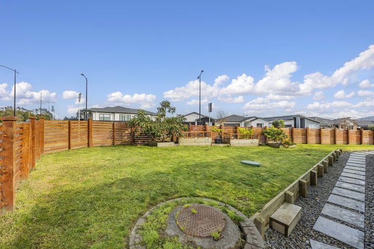 Photo of property in 83 Nobilo Road, Kumeu, 0810