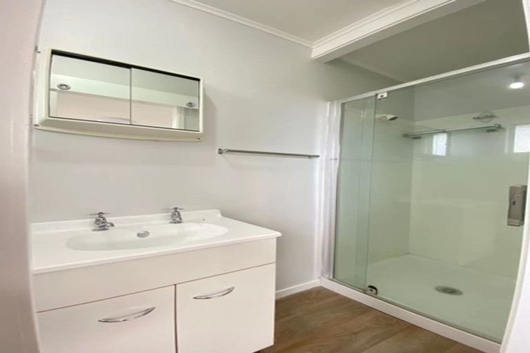 Photo of property in 75 Lewisham Street, Highland Park, Auckland, 2010