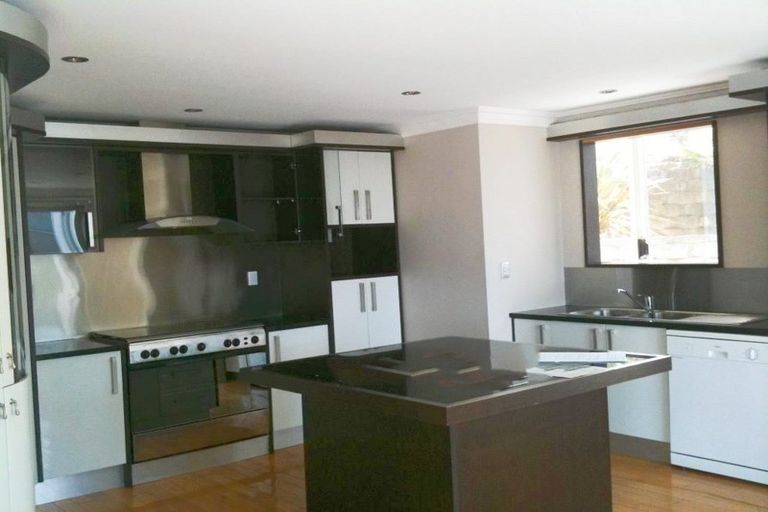 Photo of property in 9 Graceview Way, West Harbour, Auckland, 0618