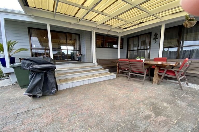 Photo of property in 91 Wiseley Road, West Harbour, Auckland, 0618