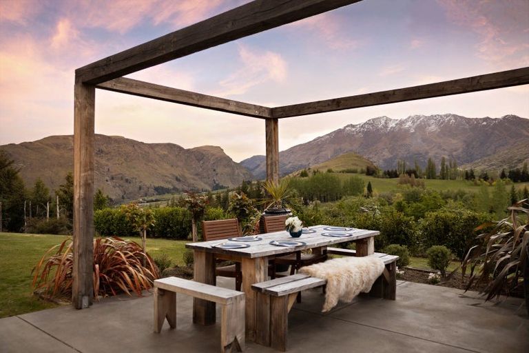 Photo of property in 86 Mountain View Road, Dalefield, Queenstown, 9371