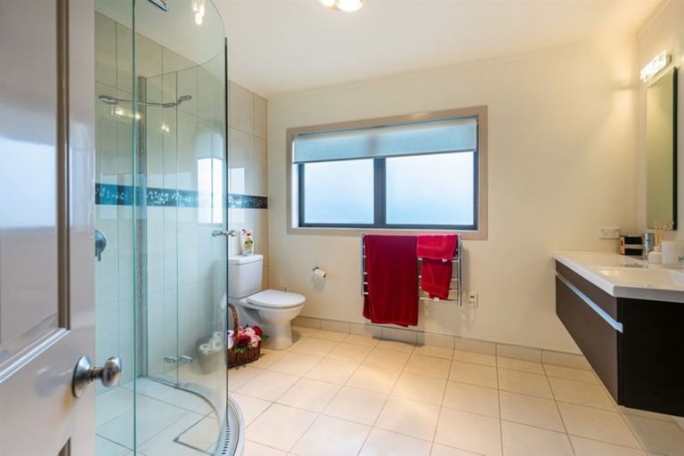 Photo of property in 10 Bundoran Way, Pinehill, Auckland, 0632