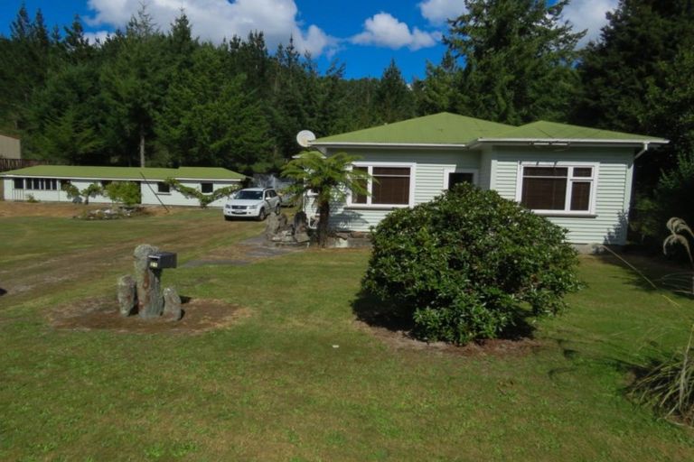 Photo of property in 21 Grey Road, Reefton, 7830