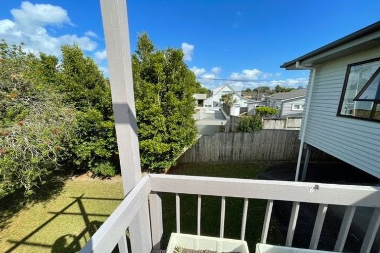 Photo of property in 23 Tobruk Crescent, Milford, Auckland, 0620