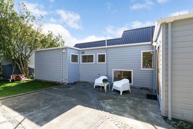 Photo of property in 27 Paddington Grove, Karori, Wellington, 6012