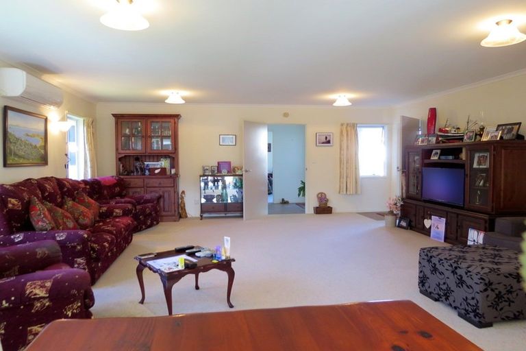 Photo of property in 90 Victoria Street, Coromandel, 3506