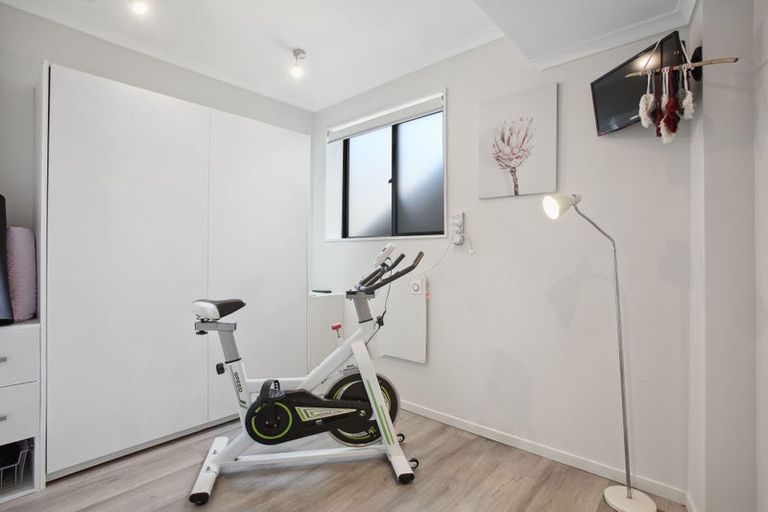 Photo of property in 21 Waller Avenue, Bucklands Beach, Auckland, 2012