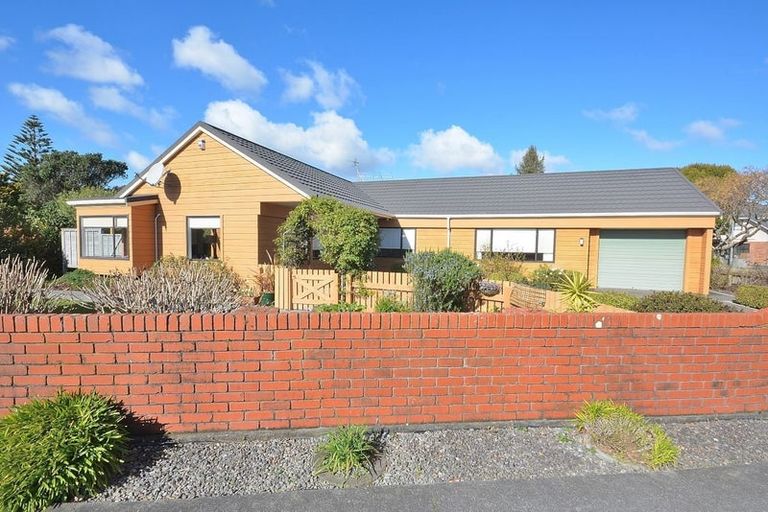 Photo of property in 1 Oak Bay, Waikanae, 5036