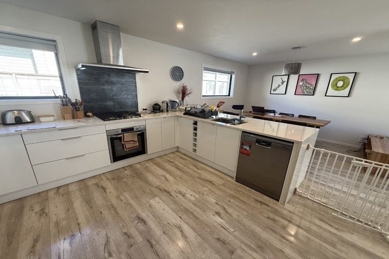 Photo of property in 22a Sylvan Crescent, Te Atatu South, Auckland, 0610