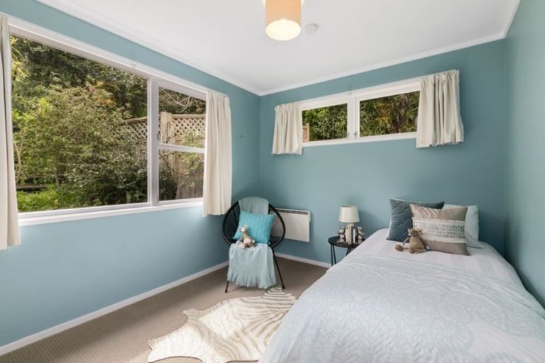 Photo of property in 70 Dowse Drive, Maungaraki, Lower Hutt, 5010