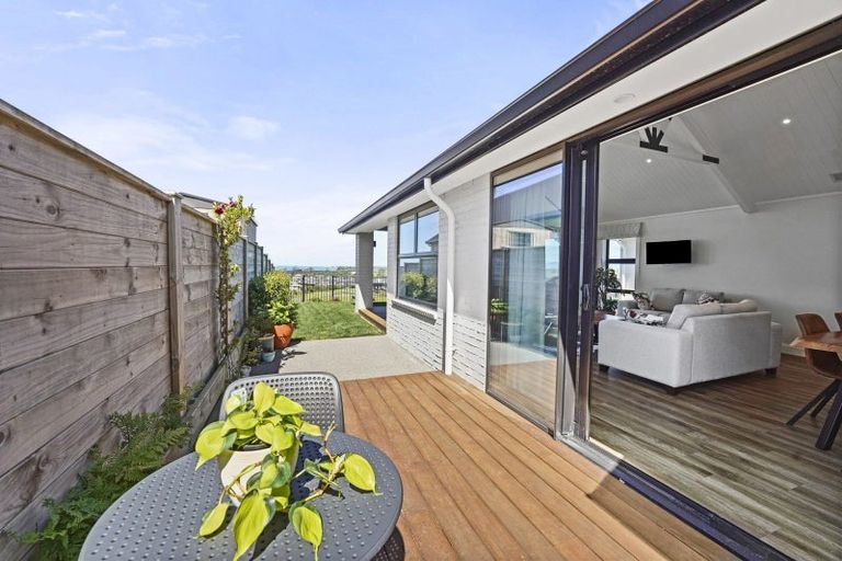 Photo of property in 8 Goldstone Place, Omokoroa, 3114