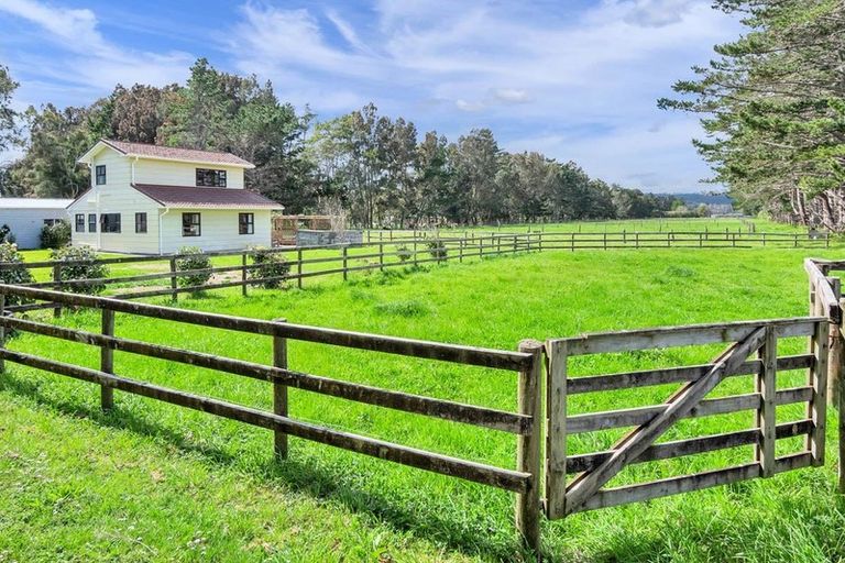 Photo of property in 42 Rimmer Road, Helensville, 0875