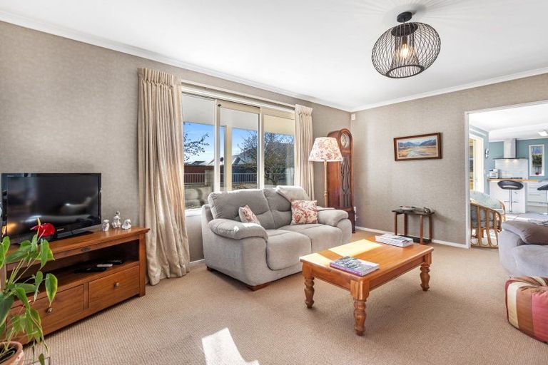 Photo of property in 17 Holly Place, Rangiora, 7400