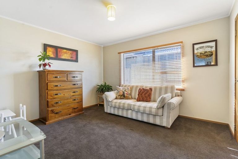 Photo of property in 33 Channing Crescent, Botany Downs, Auckland, 2010