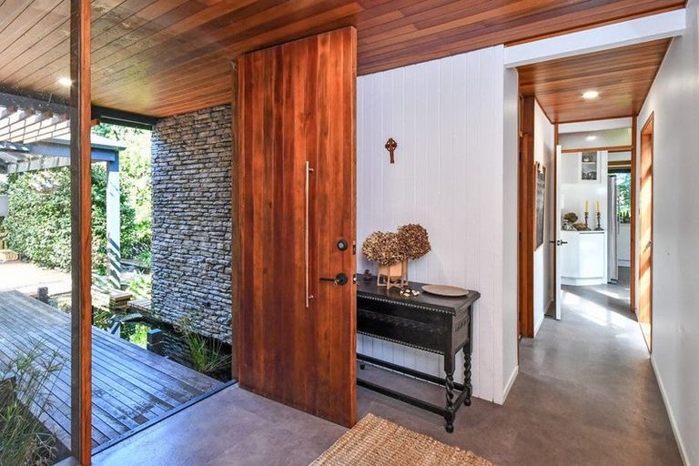 Photo of property in 30 Scenic Drive, Hillpark, Auckland, 2102